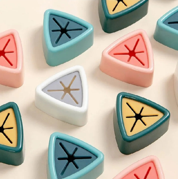 Adhesive triangular towel plug holders